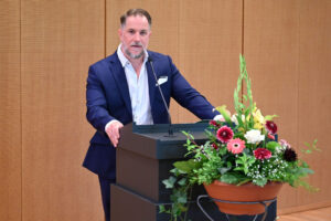 DSC_2480 Robert Tscherny (LGB) bei der ModerationLGB