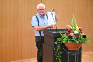 DSC_2482_bearbeitet Uwe Krause (VDV Berlin/Brandenburg) bei den Grußworten der geodätischen Fachverbände© LGB