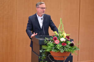 Matthias Pawlitzky, Geschäftsführer der LGB (Landesvermessung und Geobasisinformation Brandenburg) beim Grußwort© LGB